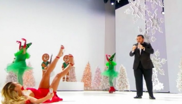 Borítókép: Hupsz, Heidi Klum élő adásban esett el a színpadon - VIDEÓ