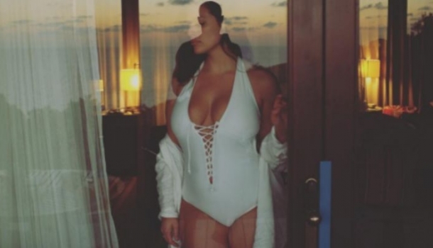 Borítókép: A nap posztja: Meztelen fotójával robbantotta fel az internetet a plus size modell