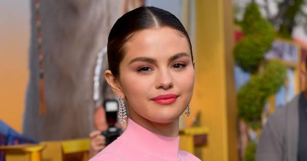 Borítókép: Íme egy gyors edzés a sztárok kedvenc trénerétől, amit akár otthon is csinálhatsz