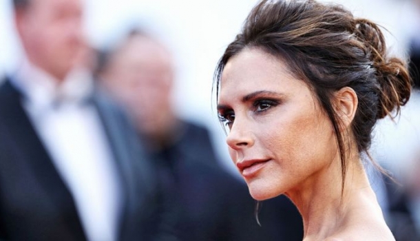 Borítókép: Victoria Beckham húsbavágóan őszinte levelet írt 18 éves kori önmagához