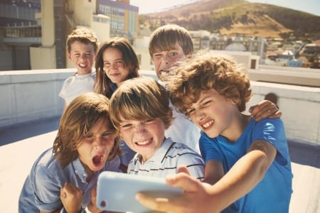 Borítókép: Ha a gyereked Insta-függő, ezt mindenképpen olvasd el