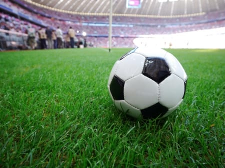 Borítókép: Apa lesz a tbc-t legyőző labdarúgó