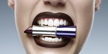 Borítókép: Bizarr dolgok, amiktől állítólag hófehérek lesznek a fogaid