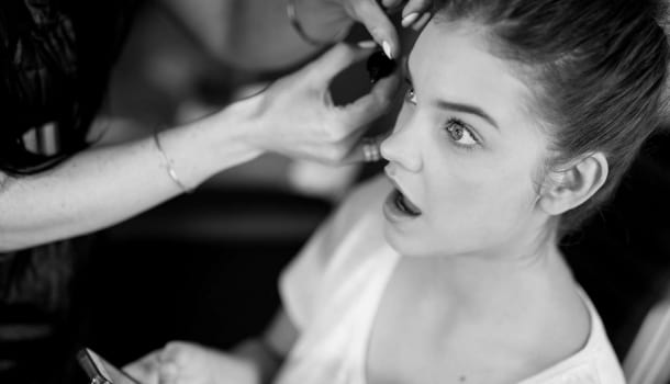 Borítókép: Ez biztos, hogy ő? Palvin Barbit felismerhetetlenségig sminkelték új kampányában