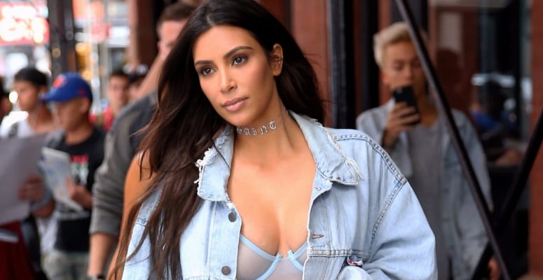 Idén lehet ismét divatba jön? Kim Kardashian nadrágja kimerítette a szakadtság fogalmát!