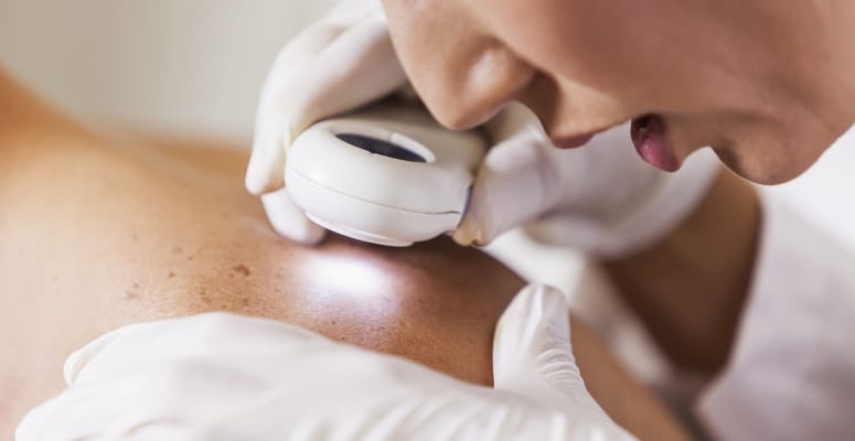 Borítókép: 5 dolog, amit a bőrgyógyászok szerint SOHA nem szabadna a bőröddel csinálnod