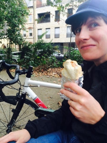 Borítókép: Ez a lány egy éven át csak a létszükségleteire költött – nem fogod elhinni, mennyit spórolt