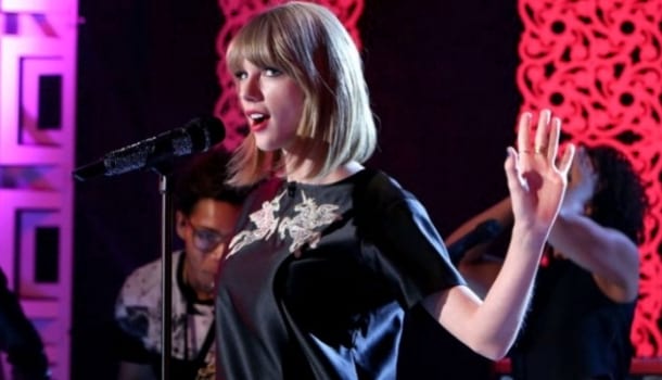 Borítókép: Hollywood kedvenc magyar tervezője? 20 sztár, aki már elcsíphettünk Abodi Dóra kreációban