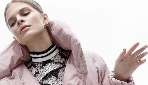 Borítókép: 7 téli stílustipp a legjobbak közül: így legyél sikkes az irodában még a legnagyobb hidegben is