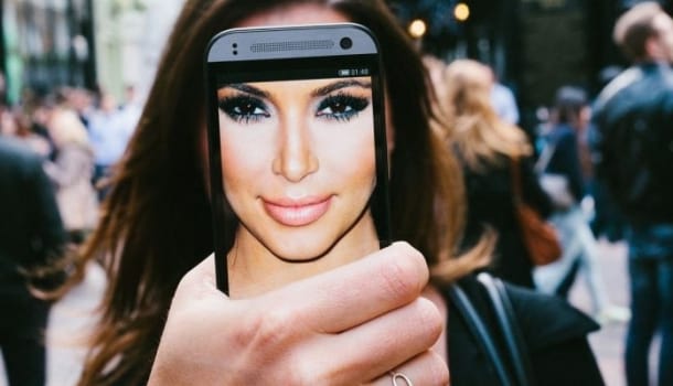 Borítókép: Viszlát, kínos fotók! A jövőben a telefonoddal is készíthetsz majd igazolványképet