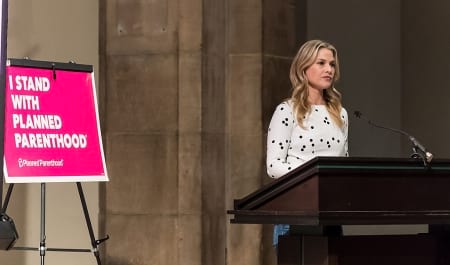 Borítókép: Trump és Hollywood egymásnak feszült: 8 sztár, aki keményen kiállt a politikus nőellenes intézkedései ellen