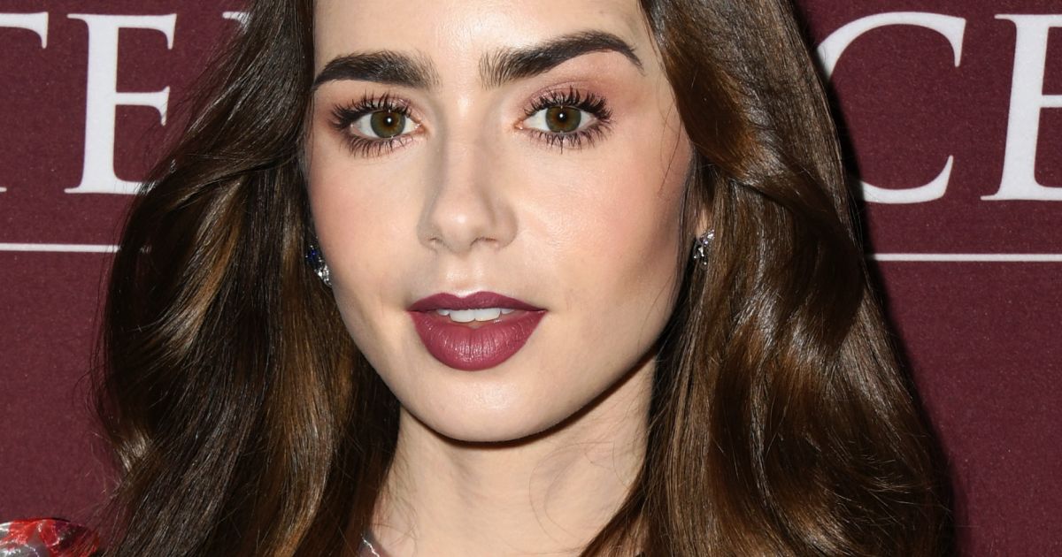 Borítókép: Lily Collins szemöldöke nem is olyan sűrű! - És még 8 leleplező smink nélküli sztárfotó