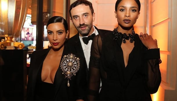 Borítókép: A Givenchy leköszönő tervezőjének 10 legemlékezetesebb kreációja