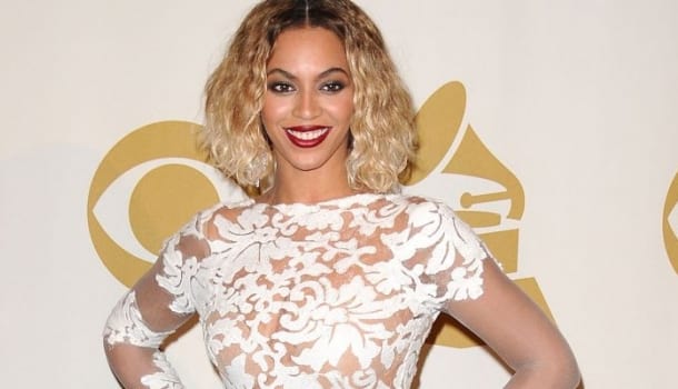 Borítókép: 10 feledhetetlen ruha a Grammy-gálák történetéből