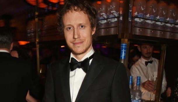 Borítókép: Büszkeség: Nemes Jeles László szerelme magyar divattervező ruhájában vonult végig a BAFTA vörös szőnyegén