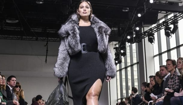 Borítókép: Megtörtént az elképzelhetetlen! Ashley Graham történelmet írta a New York-i divathéten