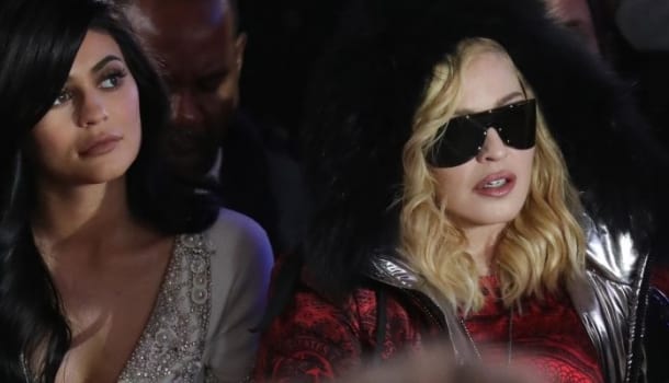 Borítókép: EXKLUZÍV: Fiatal magyar színésznő ült Madonna és Kylie mellett a New York-i divathéten - FOTÓK