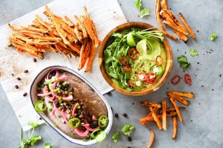 Borítókép: Kész ízorgia: így bolondítsd meg kétféleképpen a humuszt!