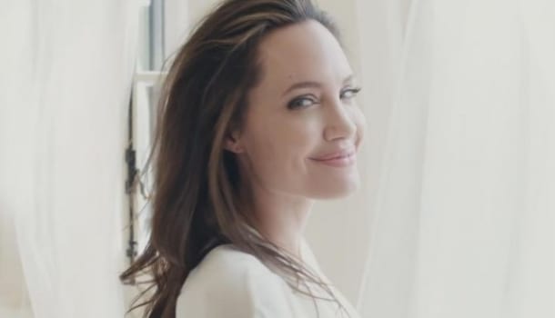 Borítókép: Mit veszítettél, Brad? Angelina Jolie mindenkit megigéz legújabb szépségkampányában