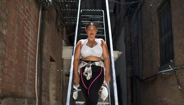 Borítókép: Merész és magabiztos: a Nike plus size csajoknak kínál ruhákat