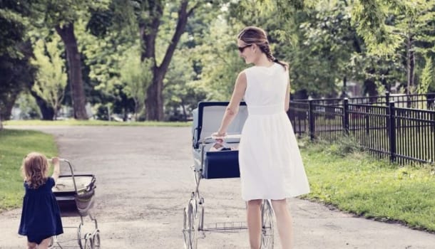 Borítókép: Hogy ne a kitérdelt macinacidban ugorj le a játszótérre: 11 tavaszi alapdarab a mindennapokhoz