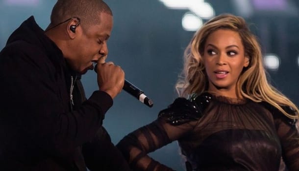 Borítókép: Nem túl merész ez? Beyoncé fekete miniruhában villantotta meg hatalmas pocakját