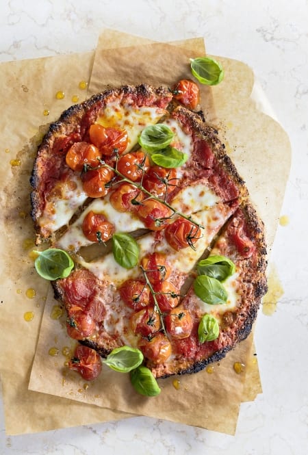 Borítókép: Karfiolpizza könnyű paradicsomszósszal