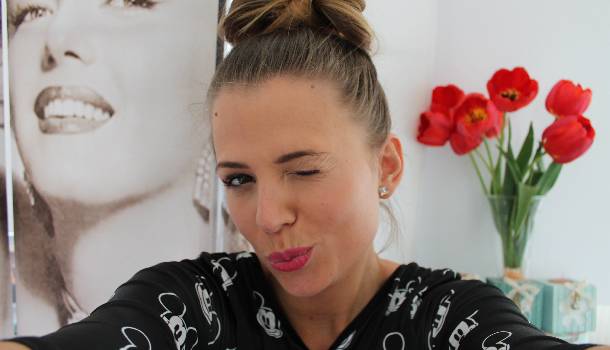 Borítókép: A legjobb kontyok - Masni konty másfél perc alatt