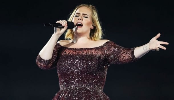 Borítókép: Nincsenek szavak! Adele a londoni terrortámadás áldozataiért énekelt