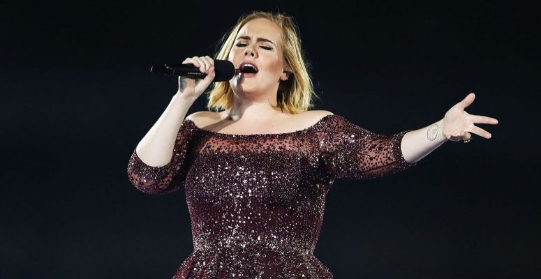 Nincsenek szavak! Adele a londoni terrortámadás áldozataiért énekelt