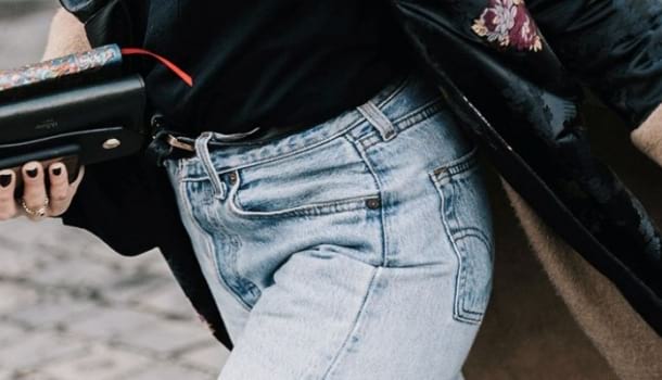 Borítókép: Shadow jeans, avagy csak még egy őrült farmertrend, amit idén tavasszal nekünk szántak