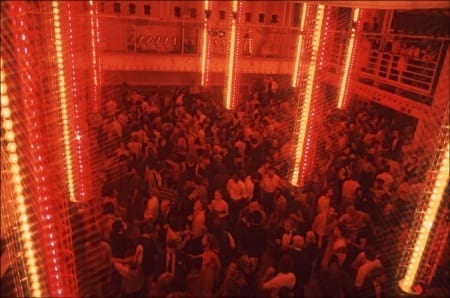 Borítókép: Ezt bánhatod, hogy kihagytad! Szédítő fotók a Studio 54-ből, egy olyan korszakból, amikor még igazán tudtak bulizni