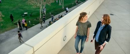 Borítókép: Áprilisban Tom Hanks behálózza Emma Watsont