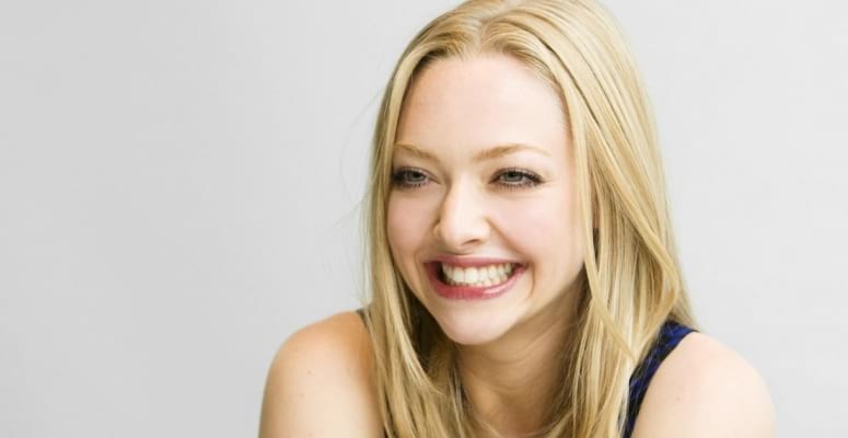 Szülése óta először mutatkozott Amanda Seyfried, aki nagyon csini anyuka