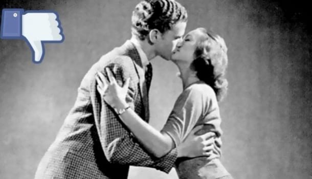 Borítókép: Ez zseniális! Íme nagyanyáink idejéből egy "hogyan csókoljunk jól" képes útmutató