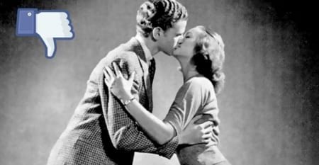 Borítókép: Ez zseniális! Íme nagyanyáink idejéből egy "hogyan csókoljunk jól" képes útmutató