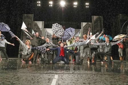 Borítókép: Csábító műsor a szegedi csillagtető alatt