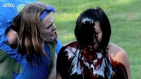 Borítókép: VIDEÓ: Ez történne, ha úgy bánna velünk a Föld, ahogy mi vele