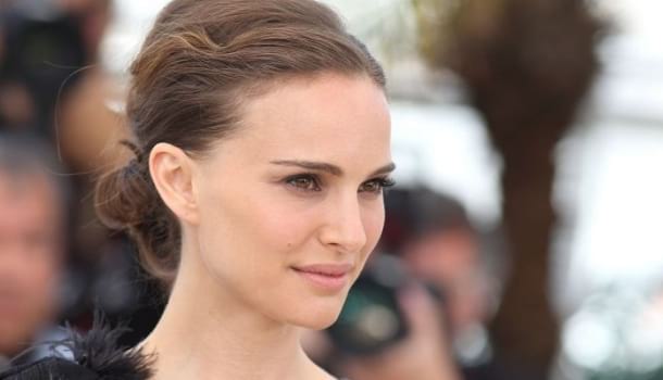 Borítókép: Natalie Portman szó szerint leállította a forgalmat, mikor 2 hónappal a szülés után az utcára lépett - FOTÓK