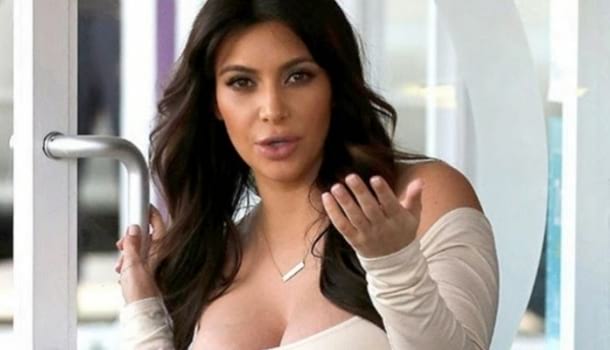 Borítókép: "K****tok be!" - Kim Kardashian durván beszólt a fenekét fikázóknak