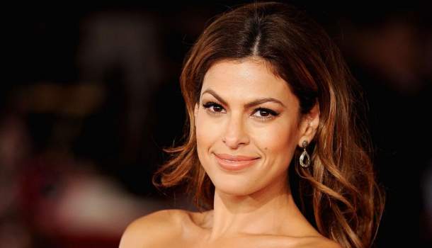 Borítókép: Eva Mendes szerint ez a ruhadarab az oka a legtöbb válásnak - szerinted is?