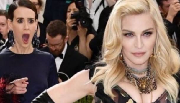 Borítókép: Hol van a divatrendőrség? Nem fogod elhinni, hogy ezeket tényleg magukra húzták, avagy a MET legsokkolóbb szettjei