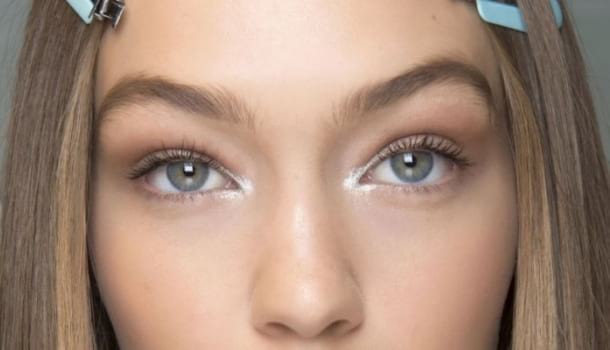 Borítókép: 3 sminktrükk, amivel instant nagyobbnak tűnhet a szemed