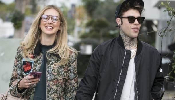 Borítókép: Aww, álompasi! Chiara Ferragni kezét szupercuki módon kérte meg a barátja - VIDEÓ