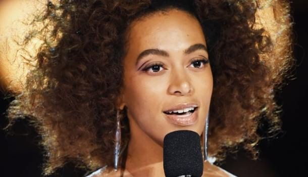 Borítókép: Solange Knowles nyílt levelet írt kamasz önmagához, és szenvedélyesen idézi fel benne 17 éves kori nem kívánt terhességét