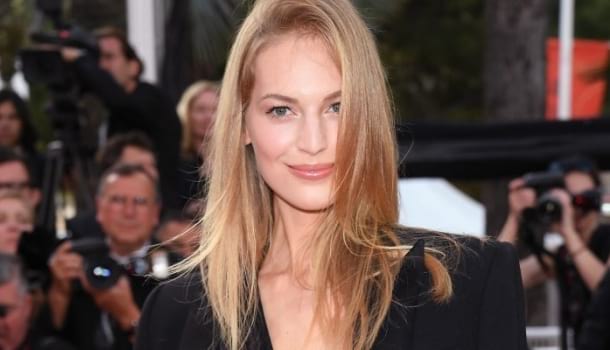 Borítókép: Büszkeség: Axente Vanessa nem akárkivel vonult a Cannes-i filmfesztivál vörös szőnyegén – FOTÓK