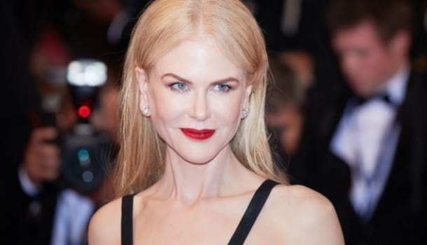 Borítókép: 150 óra munka és 165 méter selyem tüll: Nicole Kidman Cannes-i ruhájától tuti, eláll a lélegzeted!