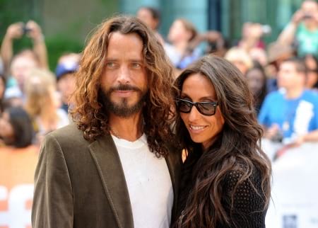 Borítókép: Chris Cornell özvegye nyílt levelet írt elhunyt férjének: „Sajnálom, hogy egyedül voltál”