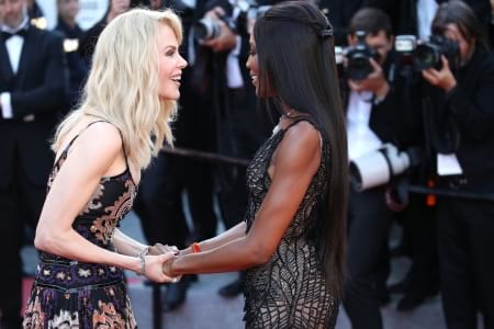 Borítókép: Nem fogsz hinni a szemednek! Naomi Campbell most lett 47, de túlzás nélkül: semmit sem örgedett 20 éve – FOTÓK