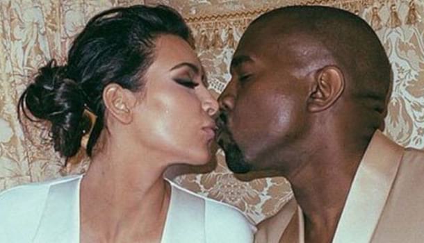 Borítókép: Sosem látott fotók kerültek elő Kim Kardashian és Kanye esküvőjéről